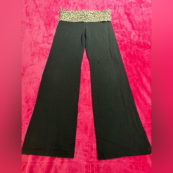 READ DESC - Victoria’s Secret PINK Leopard Fold Over Yoga Pants – very Flawed - Picture 2 of 16